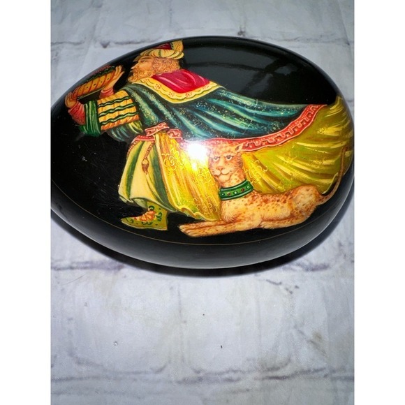 Vintage The Bombay Company Hand Painted Lacquered Egg Shaped Trinket Box - Picture 2 of 7